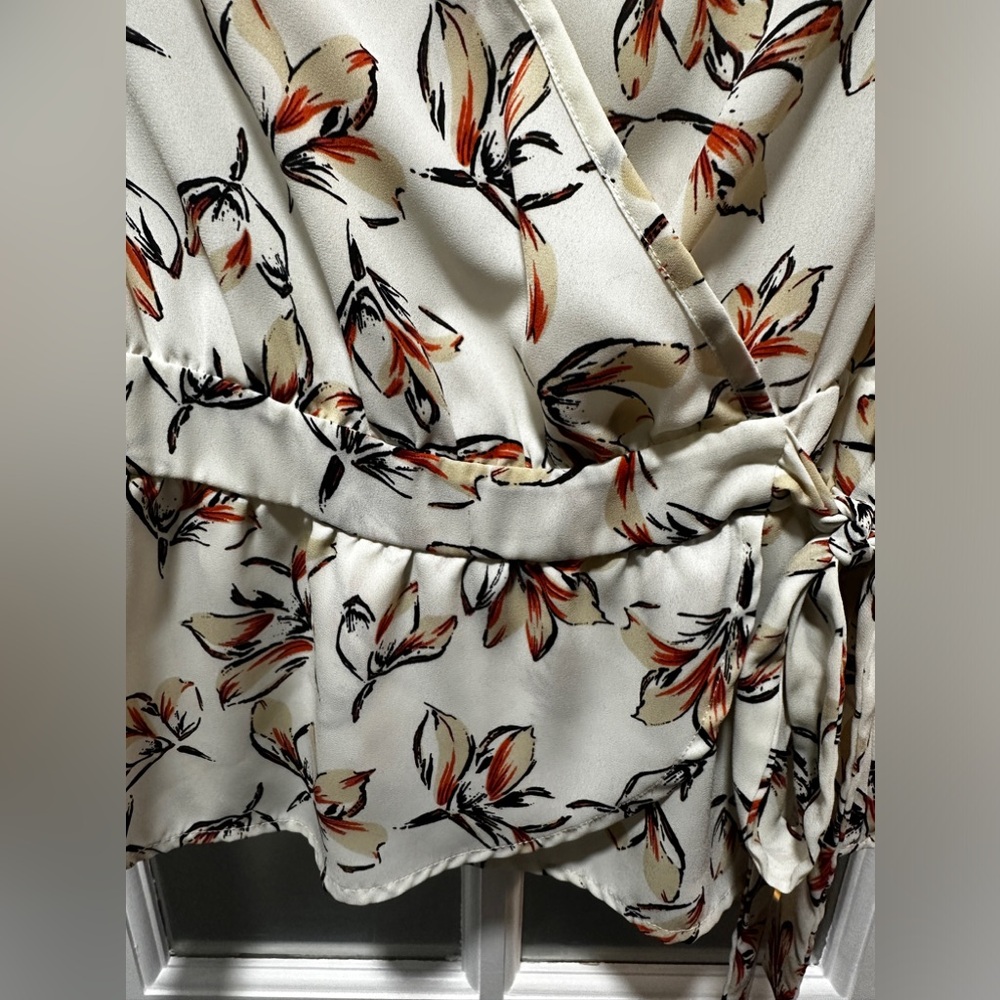 Sienna Sky Cream Floral Top Size Medium - Picture 3 of 6